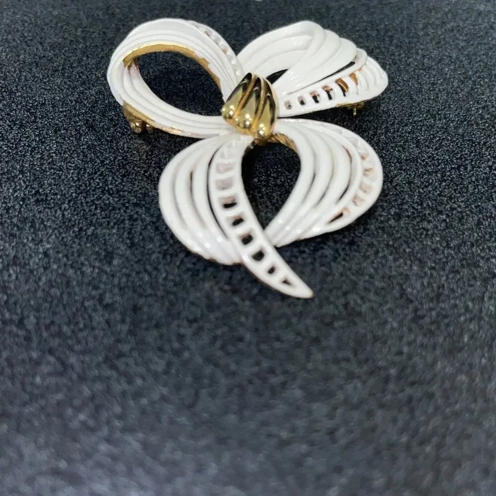 Vintage MONET Gold Tone, White Enamel Fancy Bow Design Brooch Stamped
